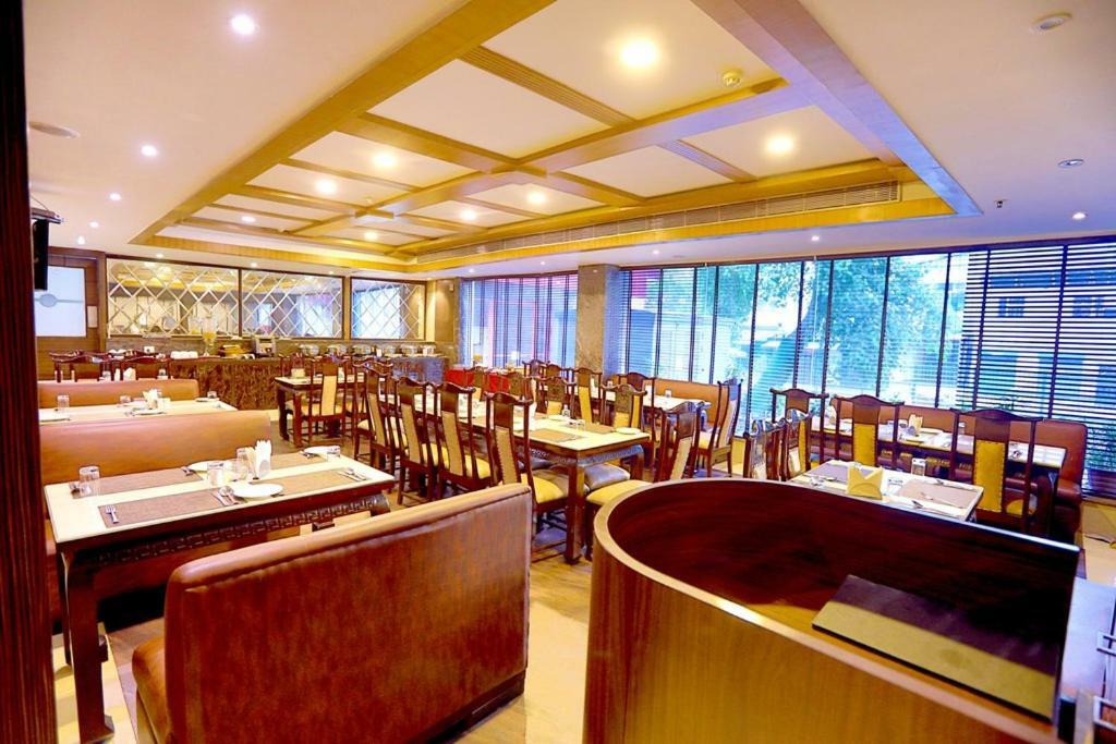 Bluemont Beacon Hotel New Delhi Gurgaon Exterior foto